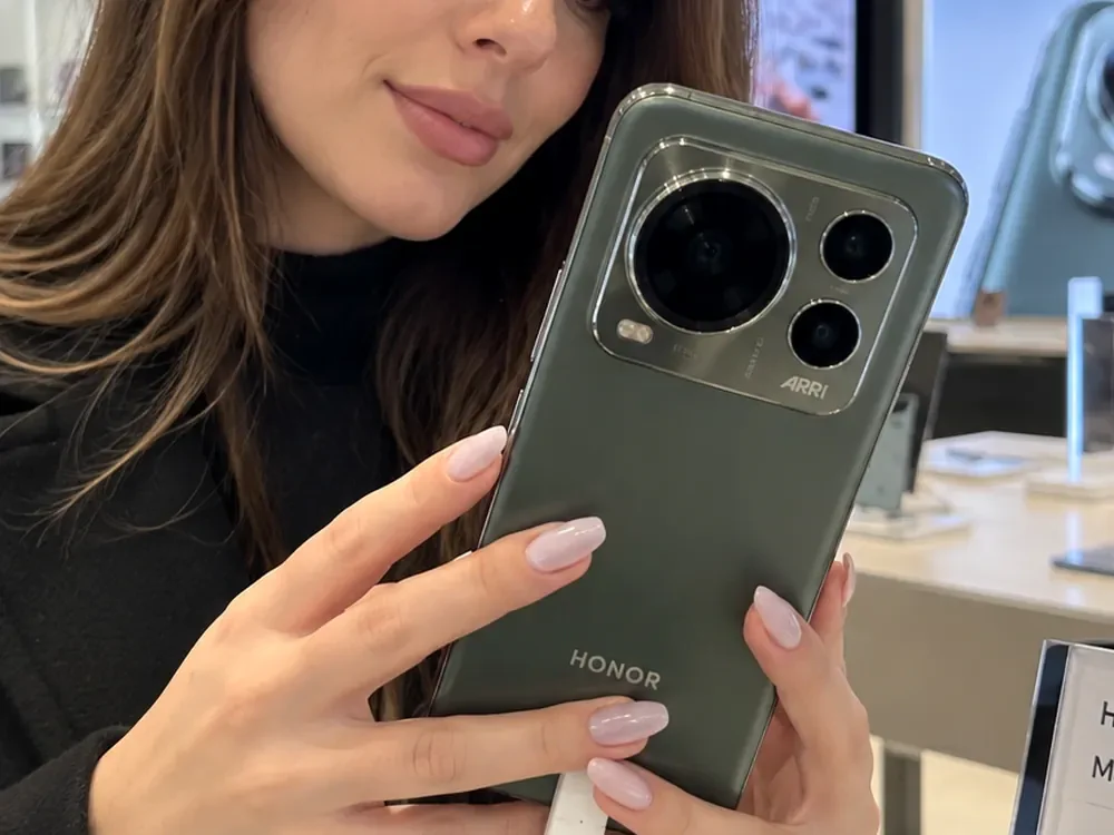 Editorial visualization of HONOR Magic 9 Pro Max held in hand